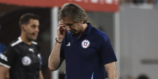 Gareca enfrenta presiones internas y económicas en la selección de Chile: "Le deben dos meses de salario", revela periodista