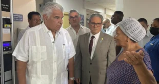 Presidente José Raúl Mulino visita el Hospital Nicolás Solano para escuchar las inquietudes de los pacientes