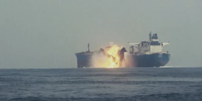 Tripulación Panameña a Salvo tras Ataque a Buque en el Mar Rojo
