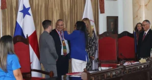 Consejo Municipal de Panamá honra al profesor Diógenes Sánchez con prestigiosa distinción
