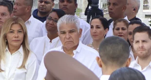 Presidencia y Consejo Municipal de Panamá rinden homenaje en el Día de los Difuntos