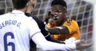 Vinicius Jr. se lesiona y se suma a la lista de bajas del Real Madrid antes del crucial partido contra Liverpool