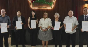 Extranjeros son legalmente naturalizados