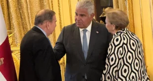 Edmundo González Urrutia llega a Panamá en busca de apoyo internacional