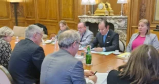 Canciller Martínez-Acha Representa a Panamá en la Cumbre Mundial sobre Inteligencia Artificial en París