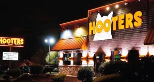Hooters al Borde de la Quiebra: La Icónica Cadena Enfrenta su Mayor Crisis Financiera