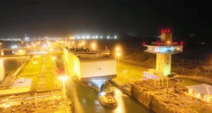 Récord histórico: El buque más grande de su tipo cruza el Canal de Panamá