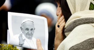 El papa Francisco muestra leve mejoría tras 25 días hospitalizado