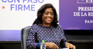 Ministra Lucy Molinar advierte a docentes que "hará cumplir la ley" ante amenaza de huelga