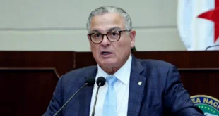 Editorial: Los ataques a Bolo Flores, ¿de dónde vienen? "Romper Botellas tiene su costo”