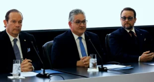 Gobierno defiende gestión ante protestas: "No hay justificación para huelgas"