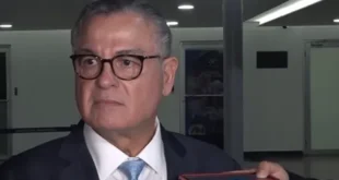 Contralor Anel Bolo Flores Anuncia Suspensión de Salarios a Docentes en Huelga