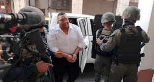 Imputan Cargos a Alex Lee