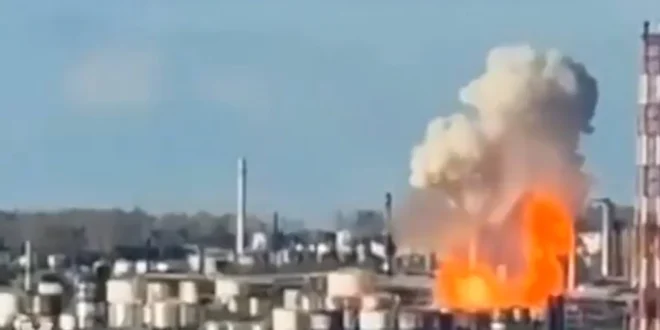 Ataque ucraniano impacta refinería de petróleo clave en Rusia, desatando incendio y preocupación energética