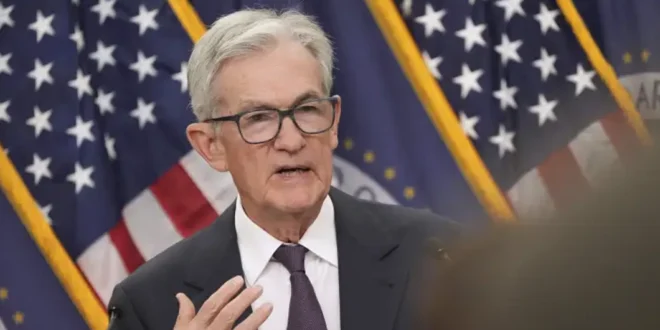 Powell Señala que la Reserva Federal Avanzará Lentamente en la Reducción de las Tasas de Interés