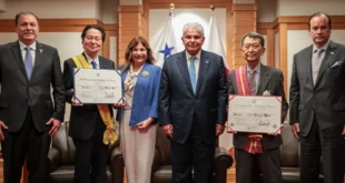 Presidente Mulino condecora a líderes japoneses por impulsar el sector marítimo panameño