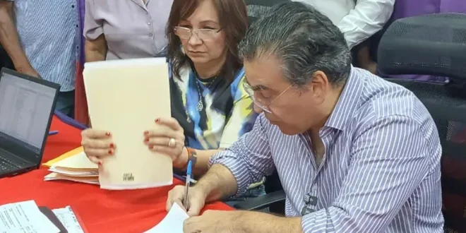 Carlos Raúl Piad oficializa su candidatura para presidir el Partido Panameñista