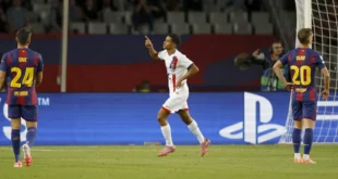 El FC Barcelona pelea de igual a igual, pero el PSG lo vence en el último suspiro