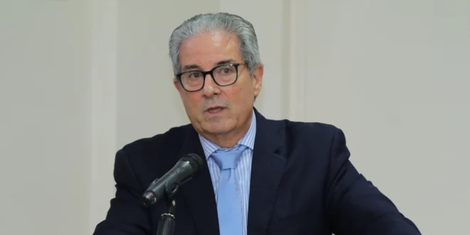 Fernando Boyd Galindo responde ante la Asamblea sobre el estado de los hospitales públicos