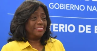 Ministra Lucy Molinar Pide Paciencia Ante Licitación de Laptops para Estudiantes y Docentes en Panamá