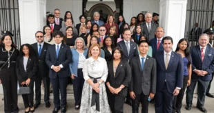 Mulino preside el primer Gabinete Estudiantil: jóvenes asumen roles ministeriales en el Palacio de las Garzas