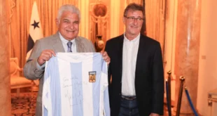 Presidente Mulino recibe a Mario Kempes, leyenda del fútbol argentino