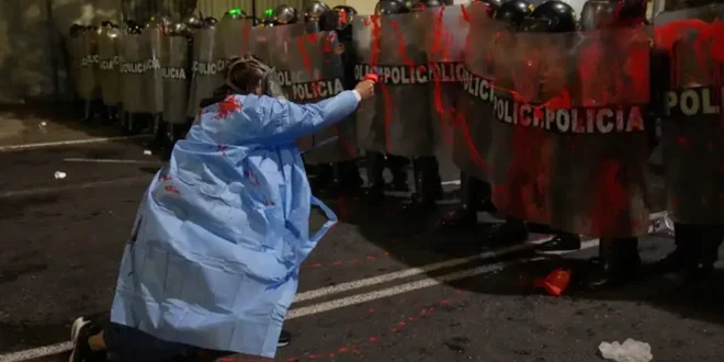 Tensión en Lima: Protesta antigubernamental deja un muerto y más de 100 heridos