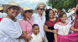 Alcalde Mizrachi Lidera Delegación en Celebración del Desfile de Carretas: Un Impulso a la Identidad Nacional