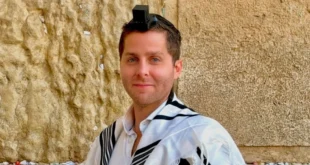 Alcalde Mizrachi Rezando desde El Muro de los Lamentos y Pidiendo por Panamá