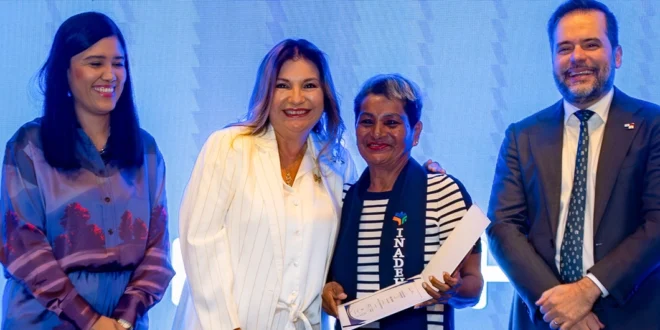 “Capacítate en tu Barrio”: Gobierno celebra a nuevos graduandos y refuerza compromiso con el desarrollo comunitario