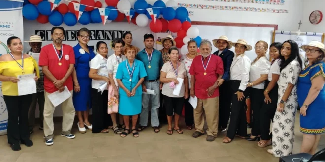 Inspiración en Panamá: Adultos Mayores de Veraguas Superan la Brecha Educativa