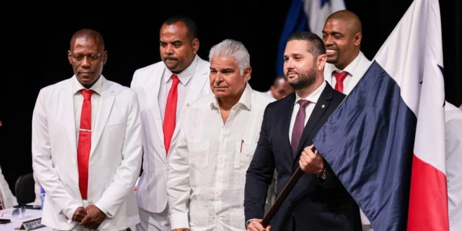 Presidente Mulino encabeza actos patrios en Colón en conmemoración del 5 de noviembre