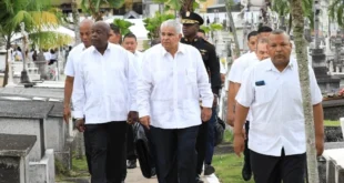 Presidente Mulino Honra a los Difuntos en Solemne Ceremonia