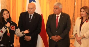 Presidente Mulino Reconoce a Estudiantes del Concurso Nacional de Oratoria 2025