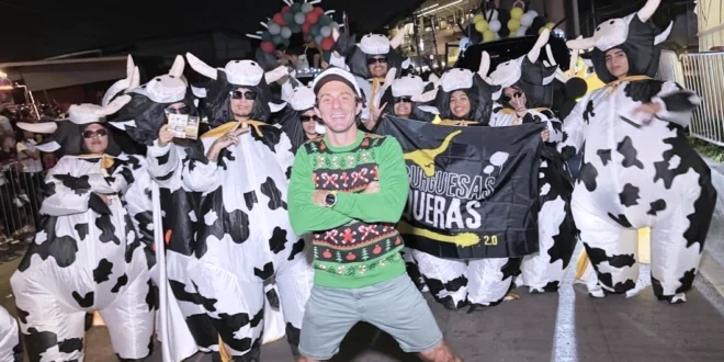 Aldo Mangravita y Hamburguesas Vaqueras presente en el Desfile de Navidad de San Miguelito