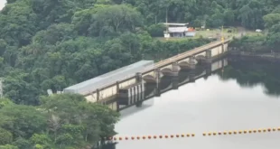 Canal de Panamá Mantiene Cierre en Gamboa por Vertidos Controlados y Seguridad