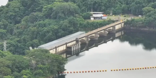 Canal de Panamá Mantiene Cierre en Gamboa por Vertidos Controlados y Seguridad