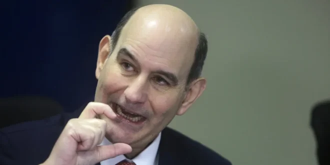 Ministro Chapman Promete Correctivos Tras Polémicas Transferencias a Municipios