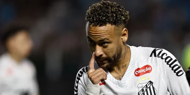 Neymar ilumina al Santos con un hat-trick crucial en su lucha por evitar el descenso