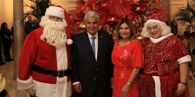 Palacio de las Garzas se llena de luz y esperanza con el encendido navideño encabezado por la pareja presidencial