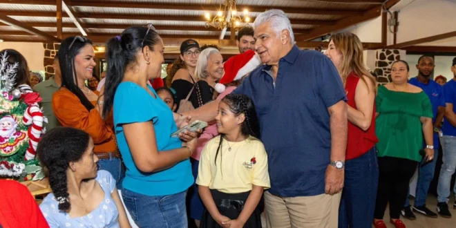Presidente Mulino destaca el valor de la reinserción social durante visita al bazar “Los Retazos Tienen Magia”