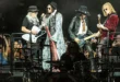 Steven Tyler y Joe Perry de Aerosmith actuando en directo durante su gira de despedida