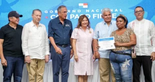 Hogares dignos: 150 familias de Herrera reciben llaves de sus nuevas viviendas de manos del Presidente Mulino