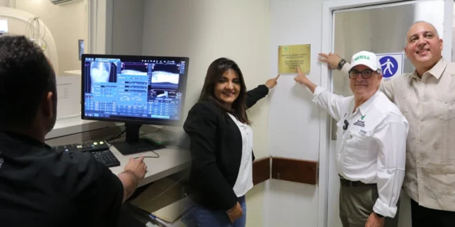 Inauguración de tomógrafo de alta tecnología en el Hospital Joaquín Pablo Franco Sayas de Los Santos.