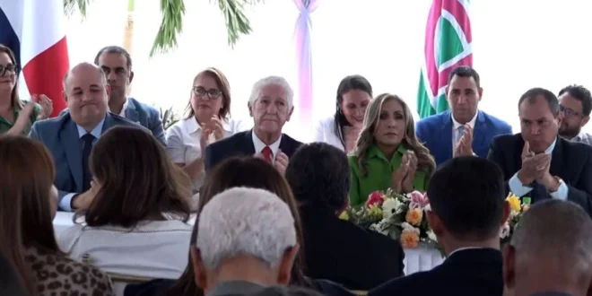 Yanibel Abrego en la inauguración de la nueva casa del partido CD