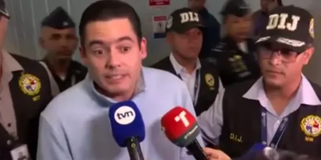 José Gabriel Carrizo custodiado por agentes de la DIJ en el Aeropuerto de Tocumen