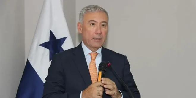 Magistrado Olmedo Arrocha informando sobre la reforma del Código Procesal Civil en Panamá