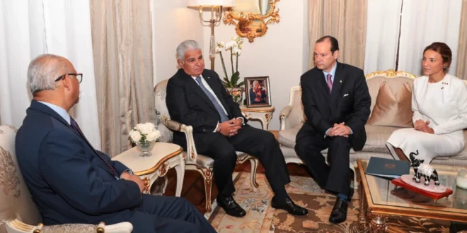 Presidente Mulino y Albert Ramdin en el Palacio de las Garzas conversando sobre democracia