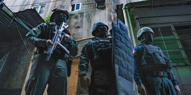 Agentes de la Policía Nacional de Panamá iniciando la Operación Odiseo en puntos estratégicos