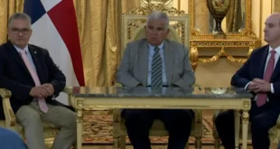 Firma de la Ley 506 para el pago del CEPADEM a jubilados en Panamá